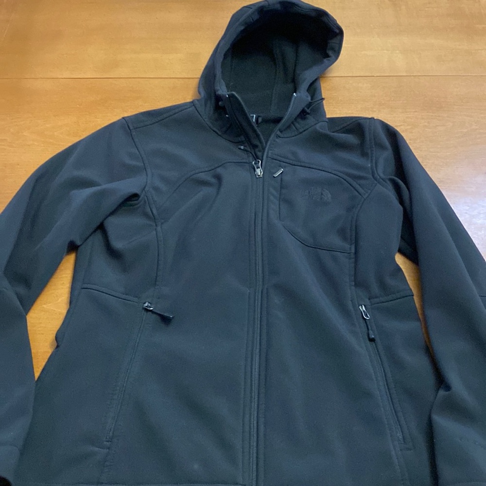 Women’s Apex Bionic Hooded Jacket Medium Black